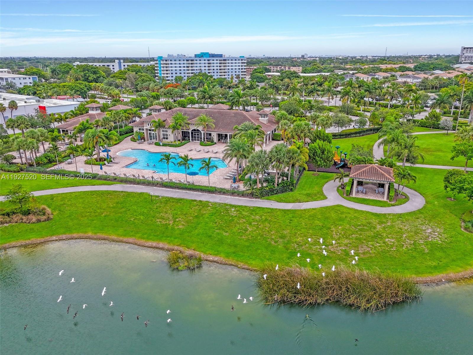 HILLCREST COUNTRY CLUB SO - Residential Lease