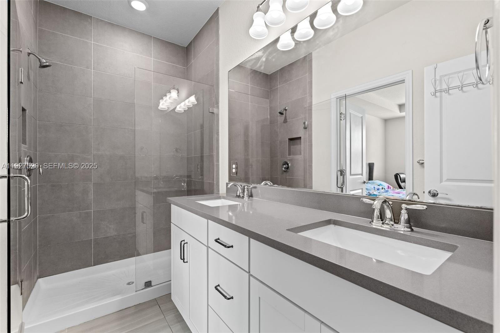 HILLCREST COUNTRY CLUB SO - Residential Lease