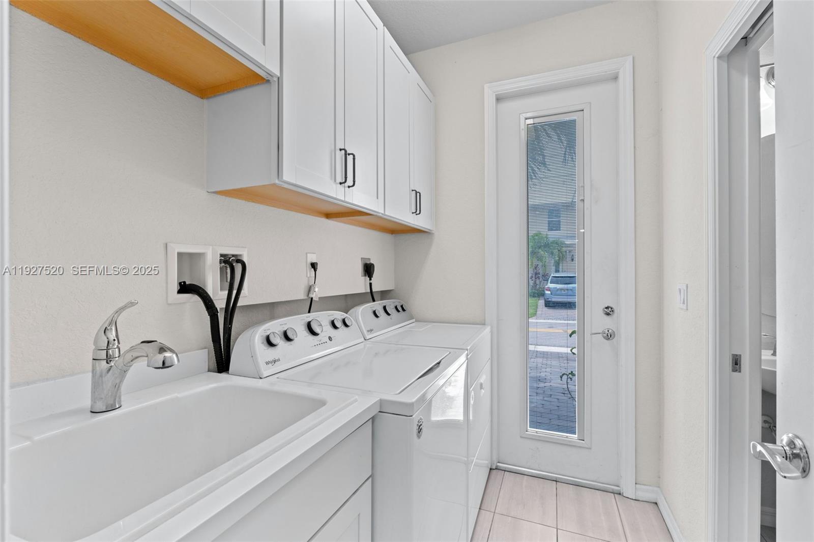 HILLCREST COUNTRY CLUB SO - Residential Lease