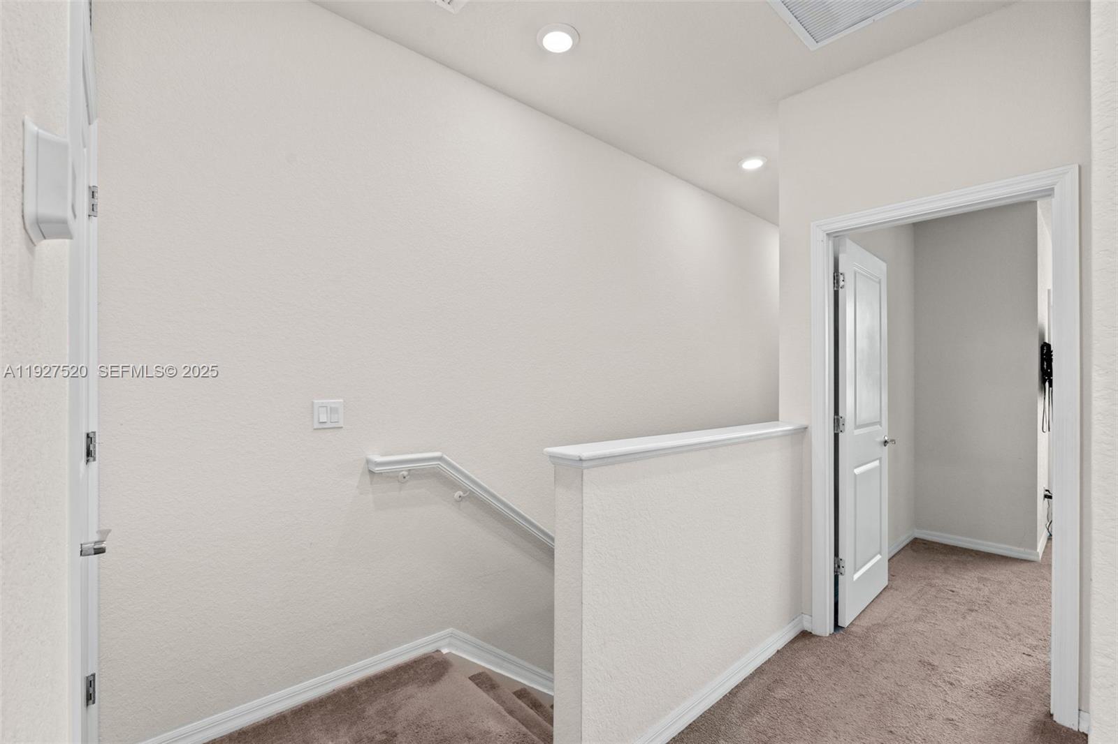 HILLCREST COUNTRY CLUB SO - Residential Lease