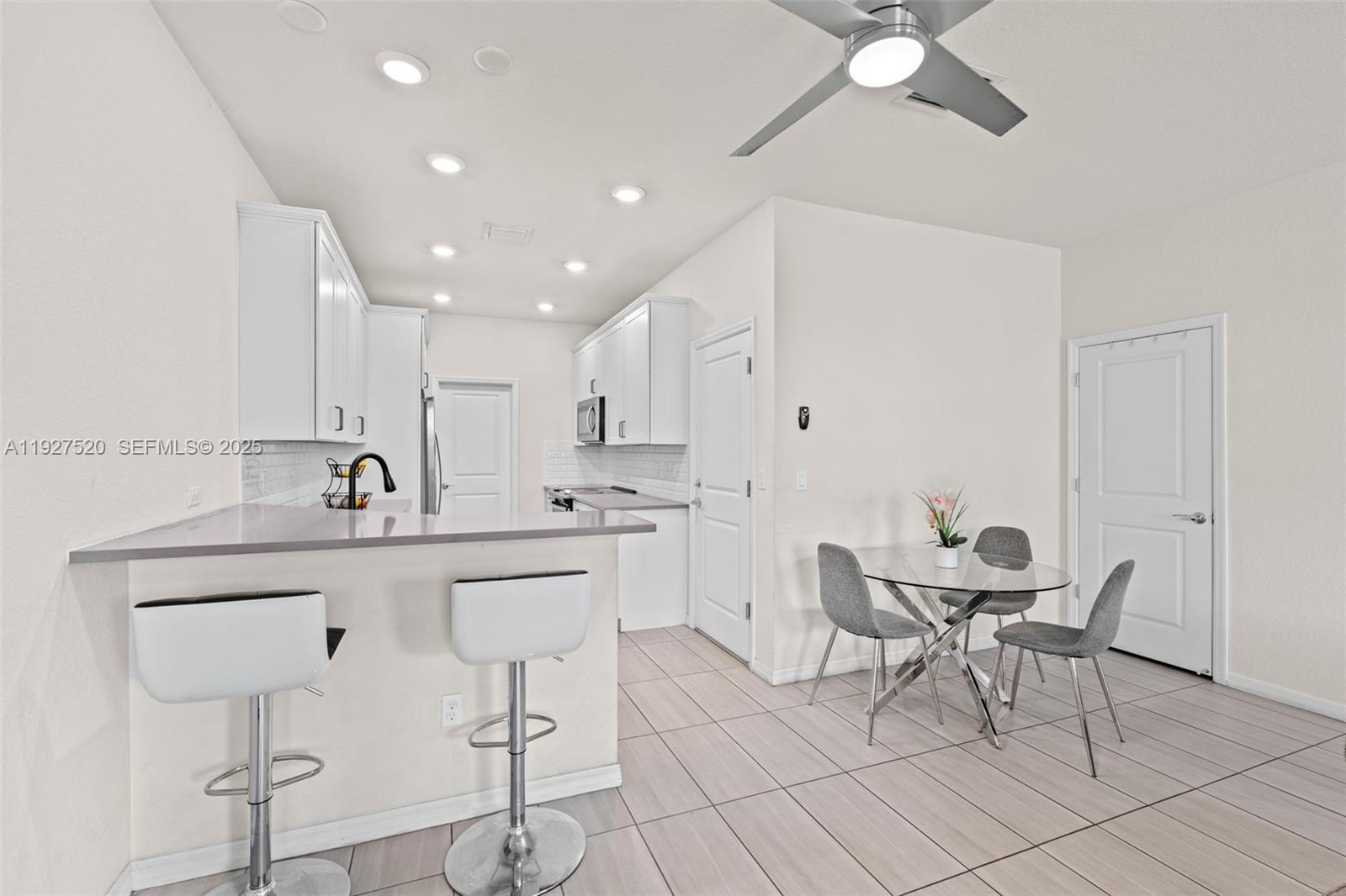 HILLCREST COUNTRY CLUB SO - Residential Lease