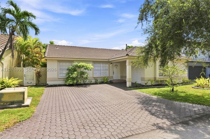 Photo 1 of 40 — 19181 NW 89th Ave 1, Hialeah, FL 33018