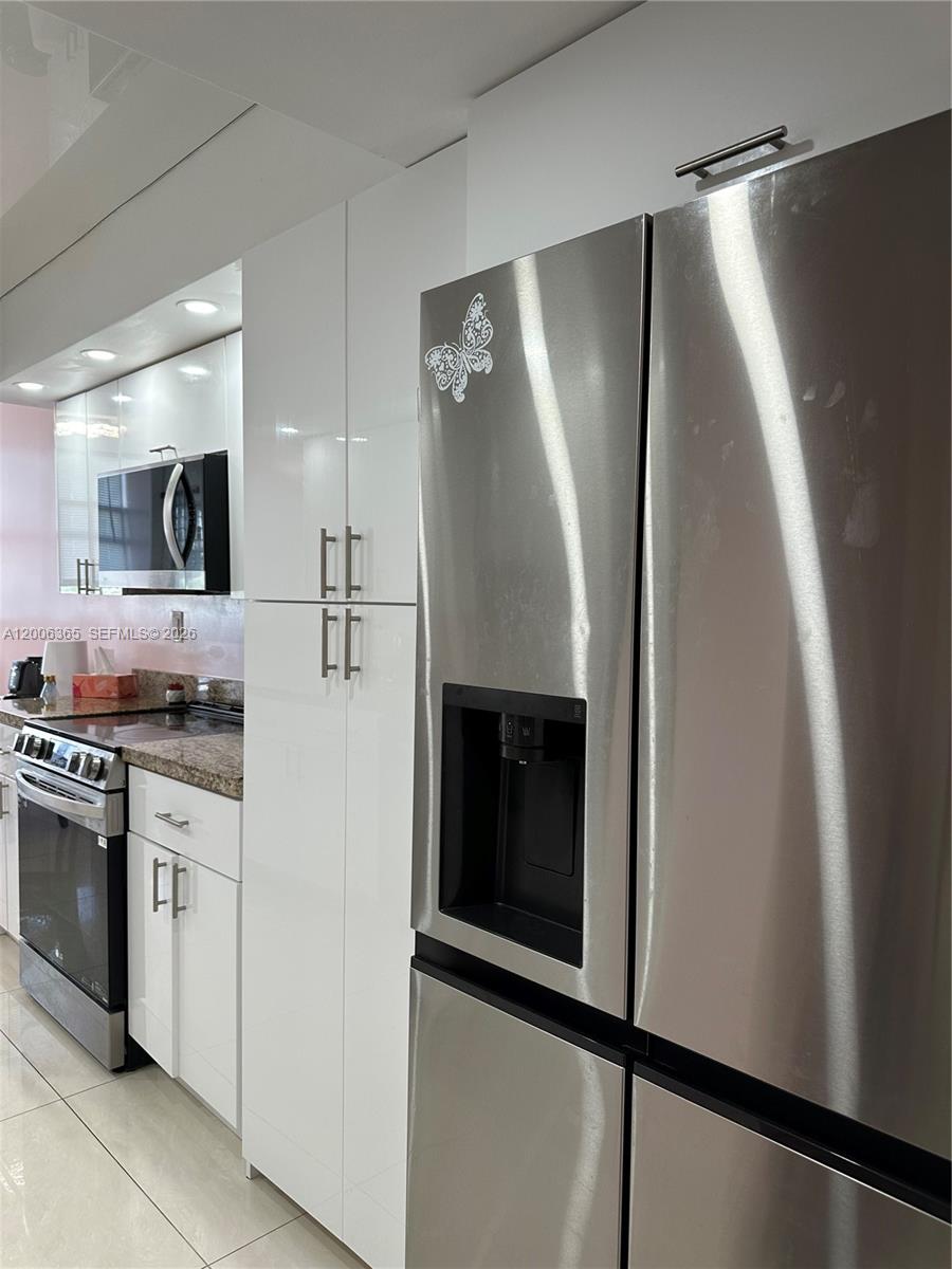 LAKE POINT TOWER CONDOMIN - Residential