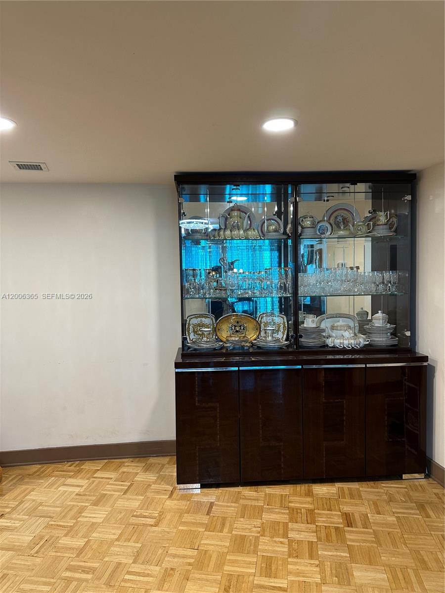 LAKE POINT TOWER CONDOMIN - Residential