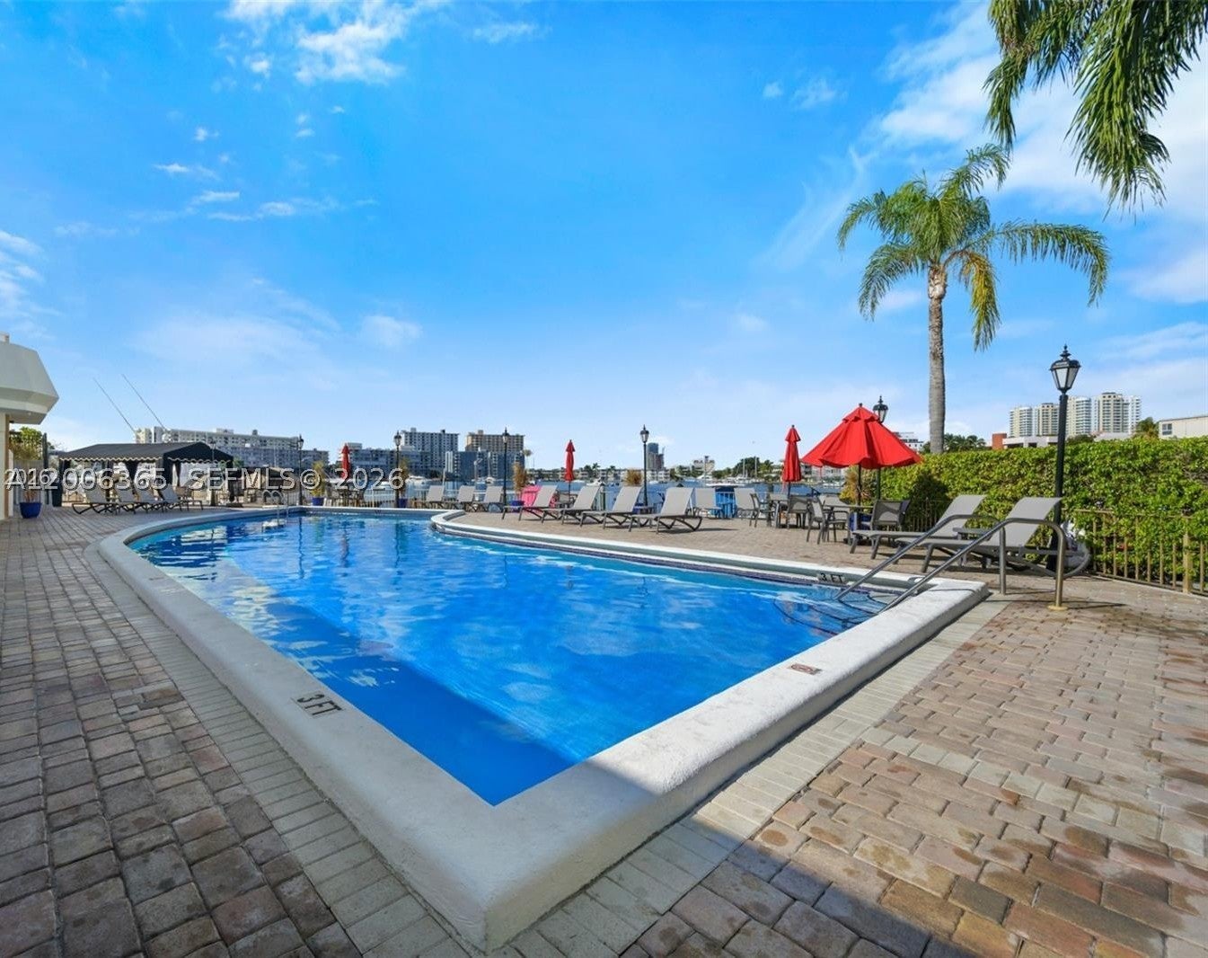 100 Golden Isles Dr 810