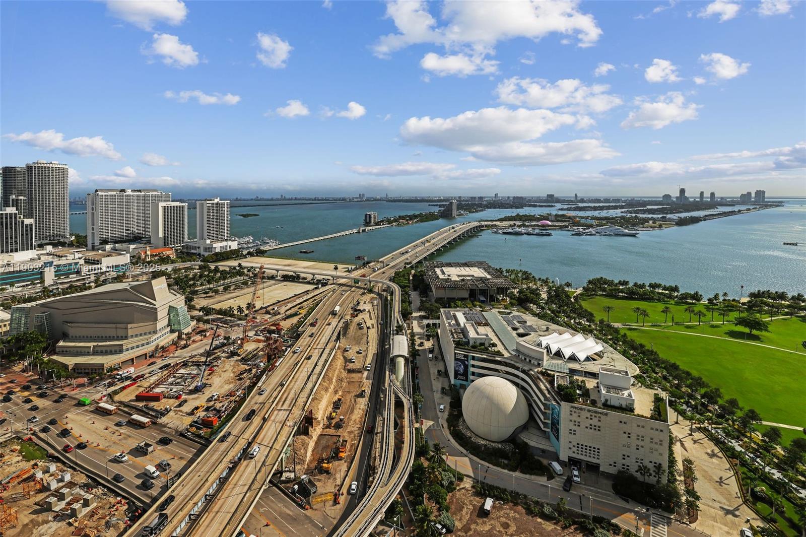 MARQUIS CONDO - Residential