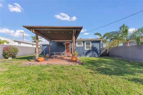 818 Kaye St West Palm Beach FL 33405