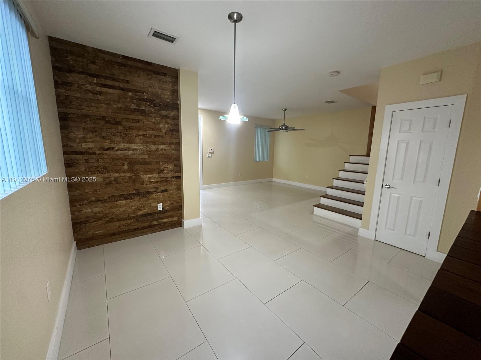 MANDARIN LAKES - Residential Lease