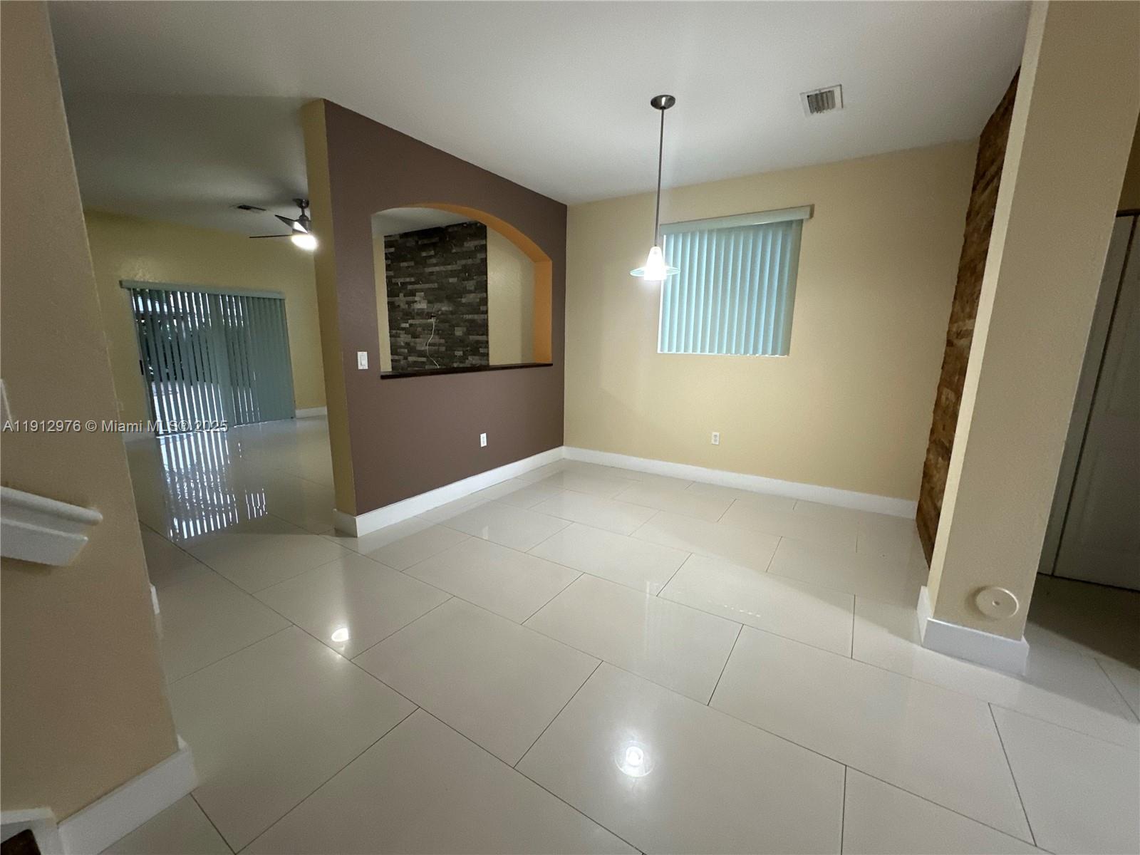 MANDARIN LAKES - Residential Lease