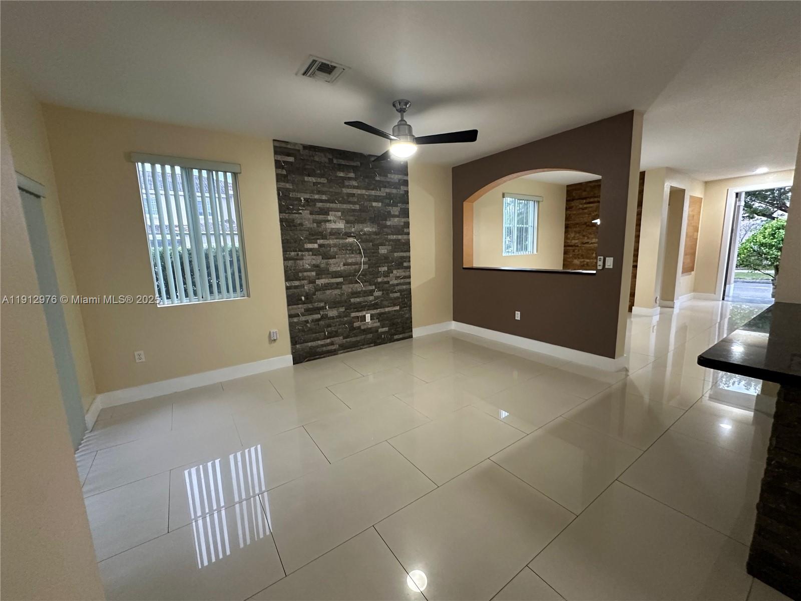 MANDARIN LAKES - Residential Lease