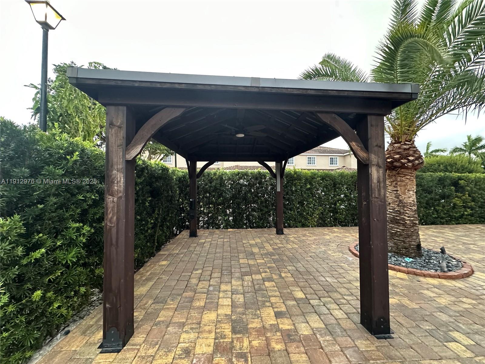 MANDARIN LAKES - Residential Lease