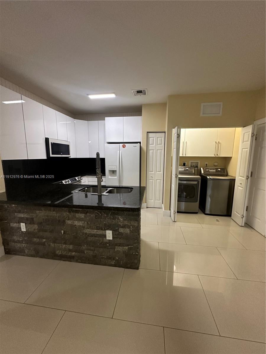 MANDARIN LAKES - Residential Lease