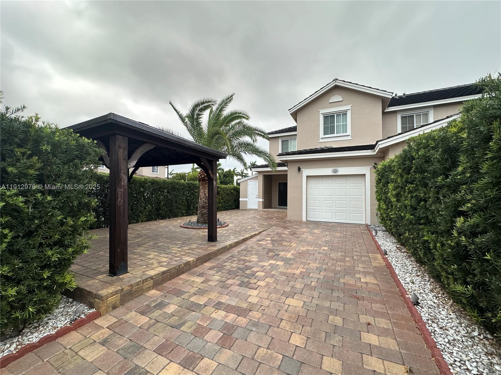 MANDARIN LAKES - Residential Lease