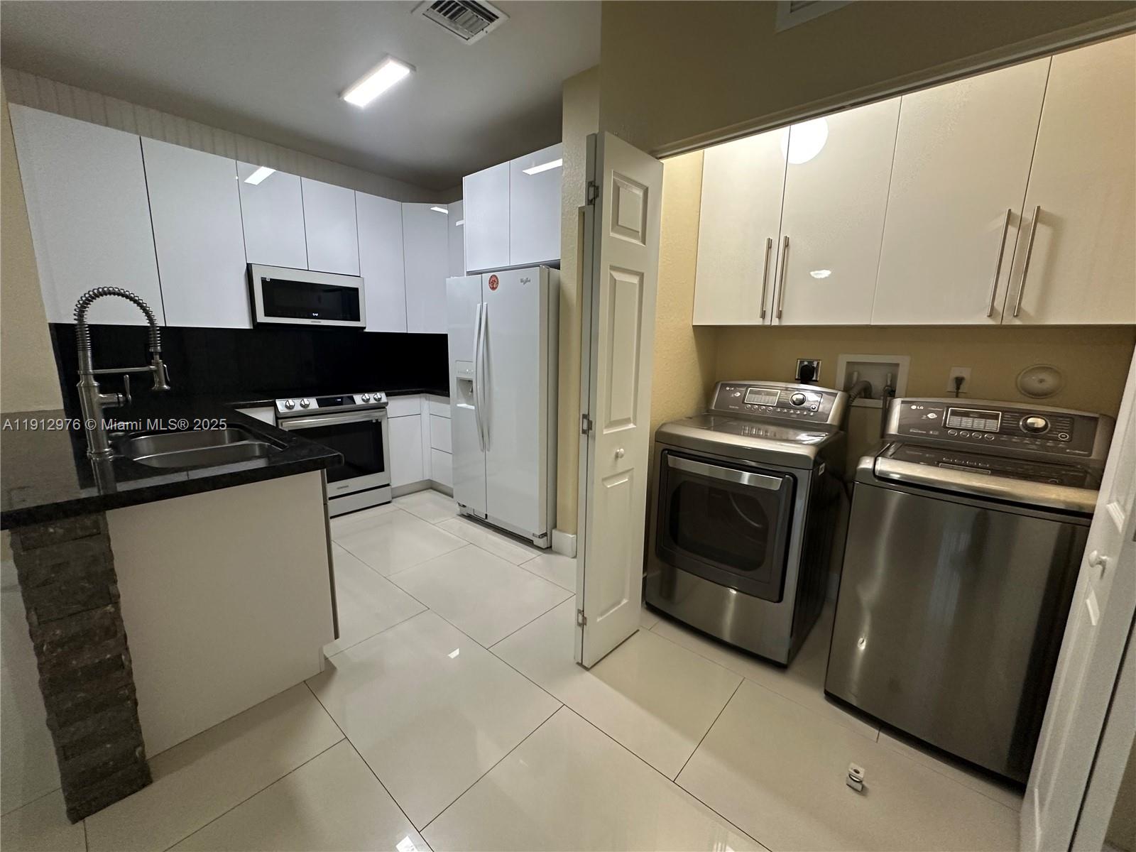 MANDARIN LAKES - Residential Lease