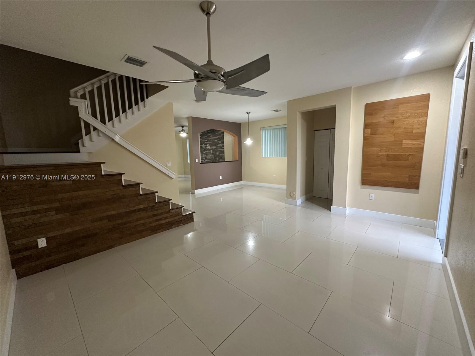 MANDARIN LAKES - Residential Lease