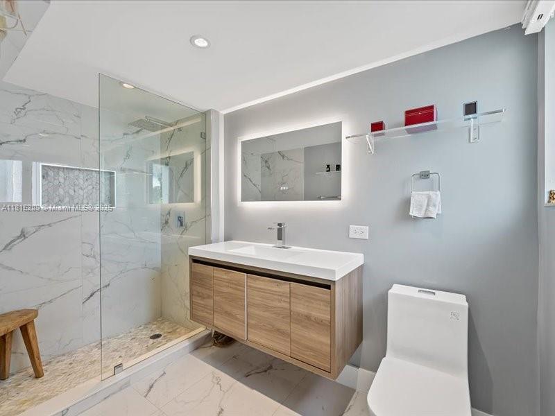THE DANTON CONDO - Residential