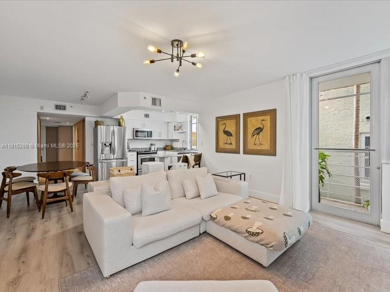 1532 Drexel Ave 204