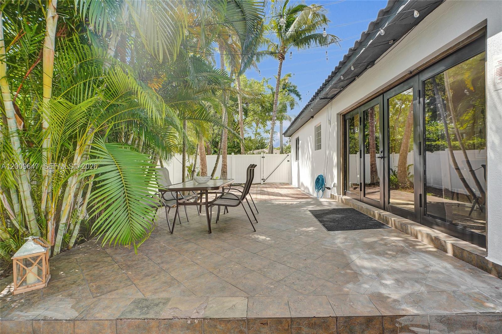 HOLLYWOOD LAKES SECTION - Residential