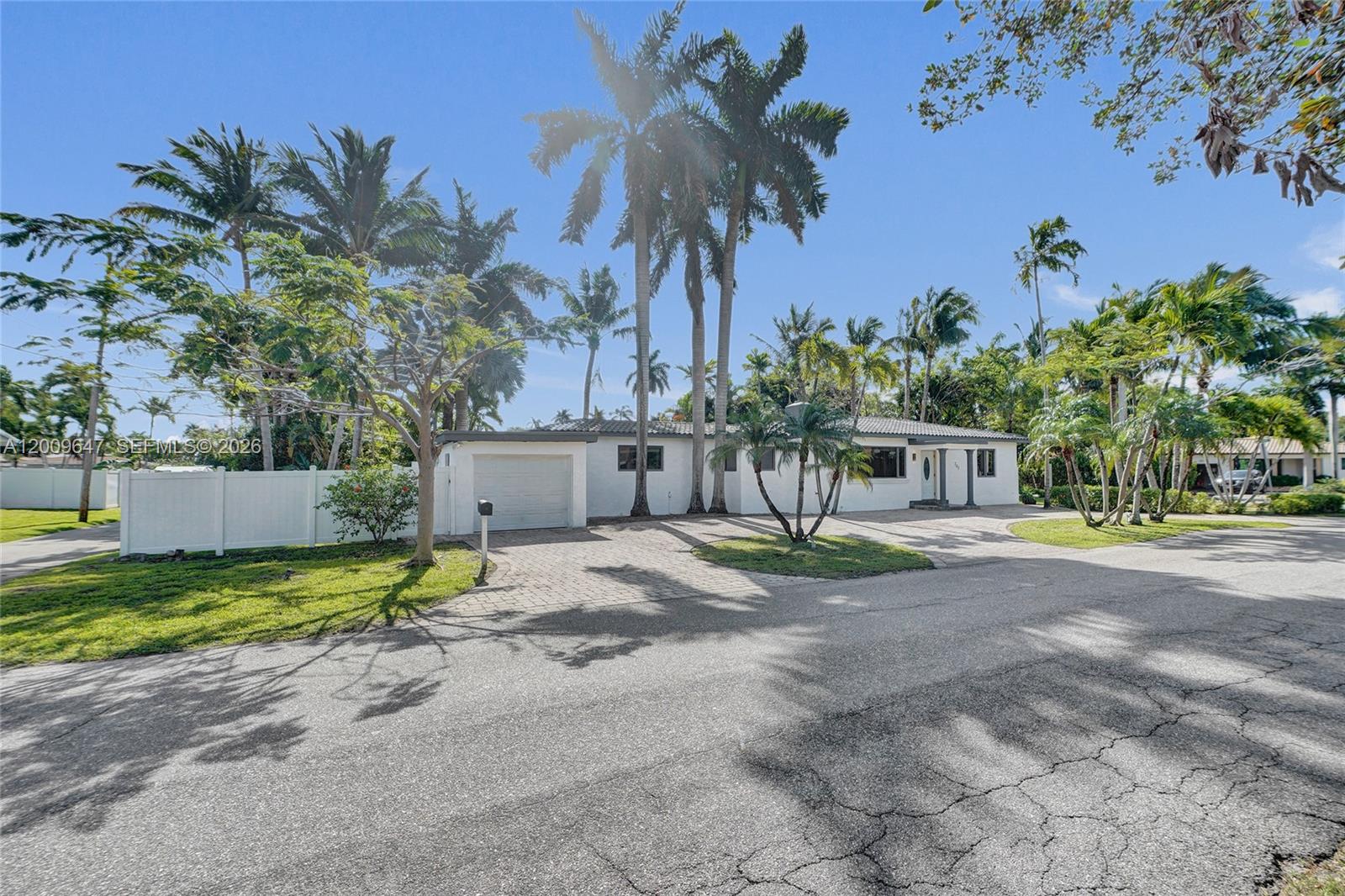 HOLLYWOOD LAKES SECTION - Residential
