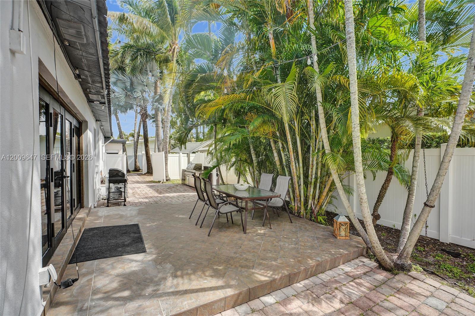 HOLLYWOOD LAKES SECTION - Residential