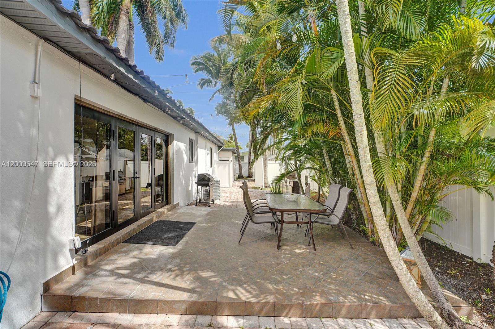 HOLLYWOOD LAKES SECTION - Residential