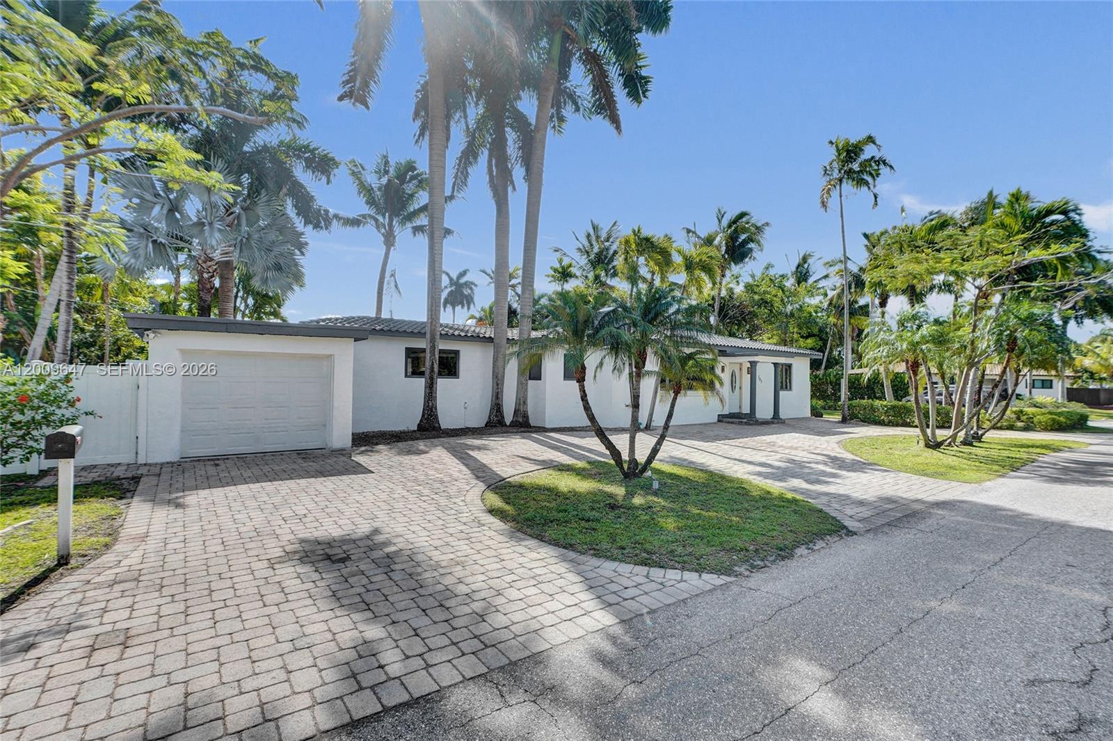 HOLLYWOOD LAKES SECTION - Residential