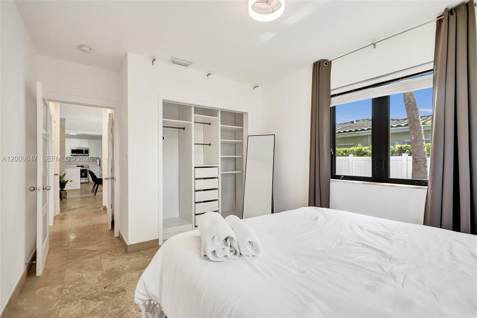 HOLLYWOOD LAKES SECTION - Residential
