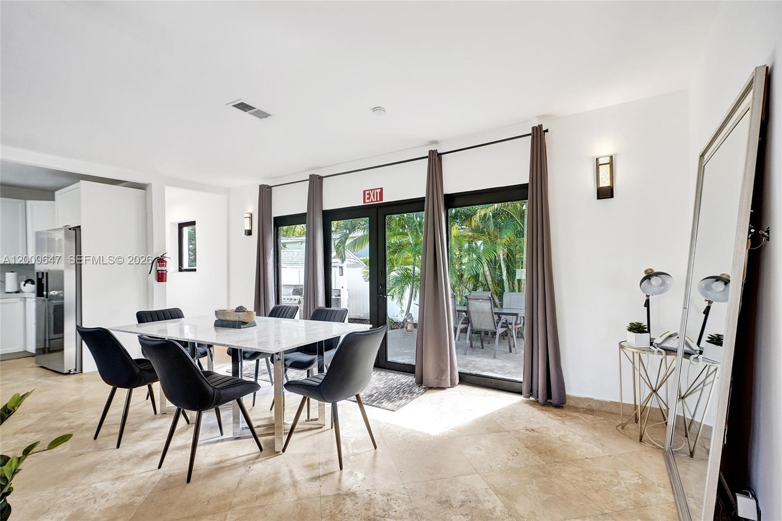 HOLLYWOOD LAKES SECTION - Residential
