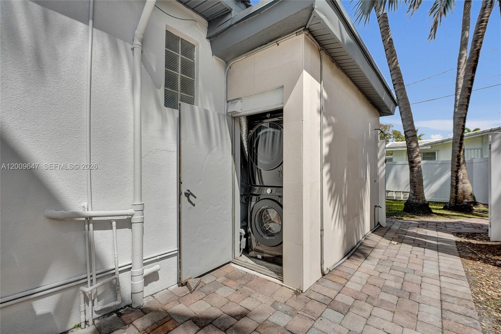 HOLLYWOOD LAKES SECTION - Residential