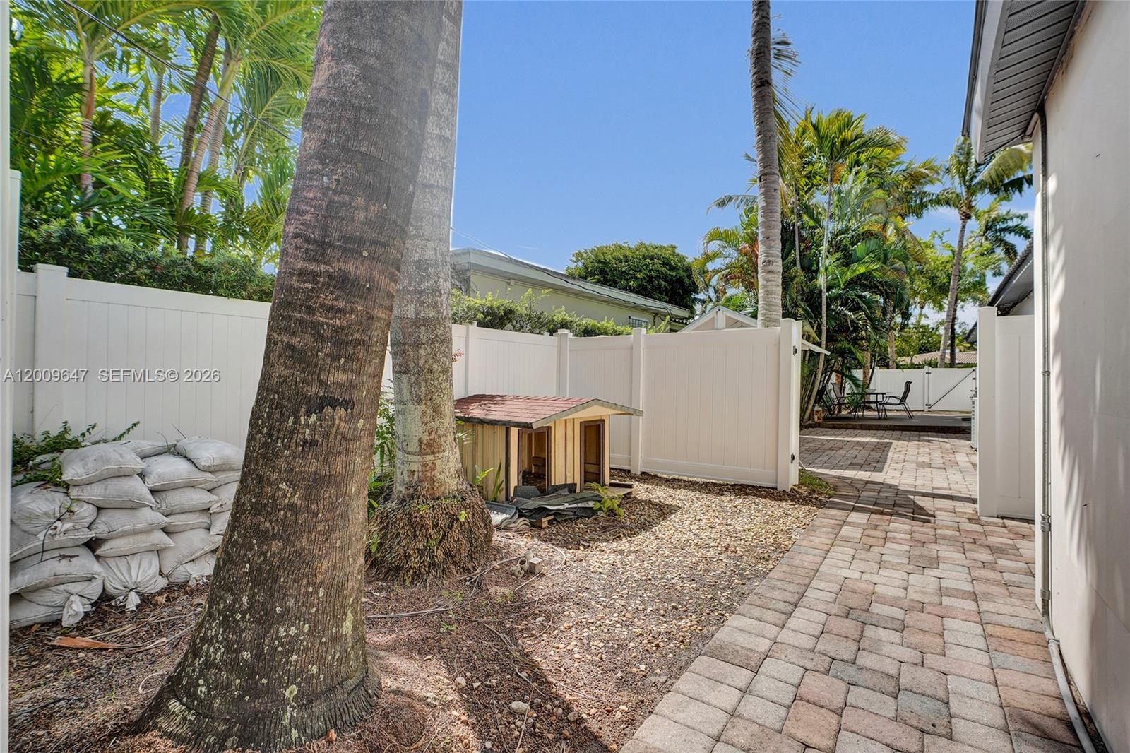 HOLLYWOOD LAKES SECTION - Residential