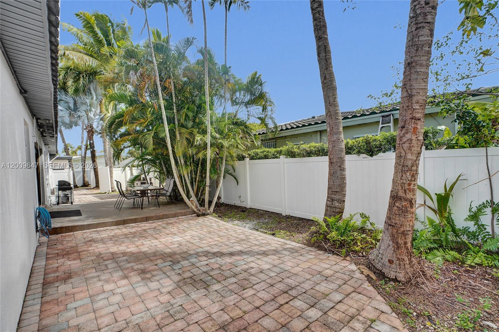 HOLLYWOOD LAKES SECTION - Residential