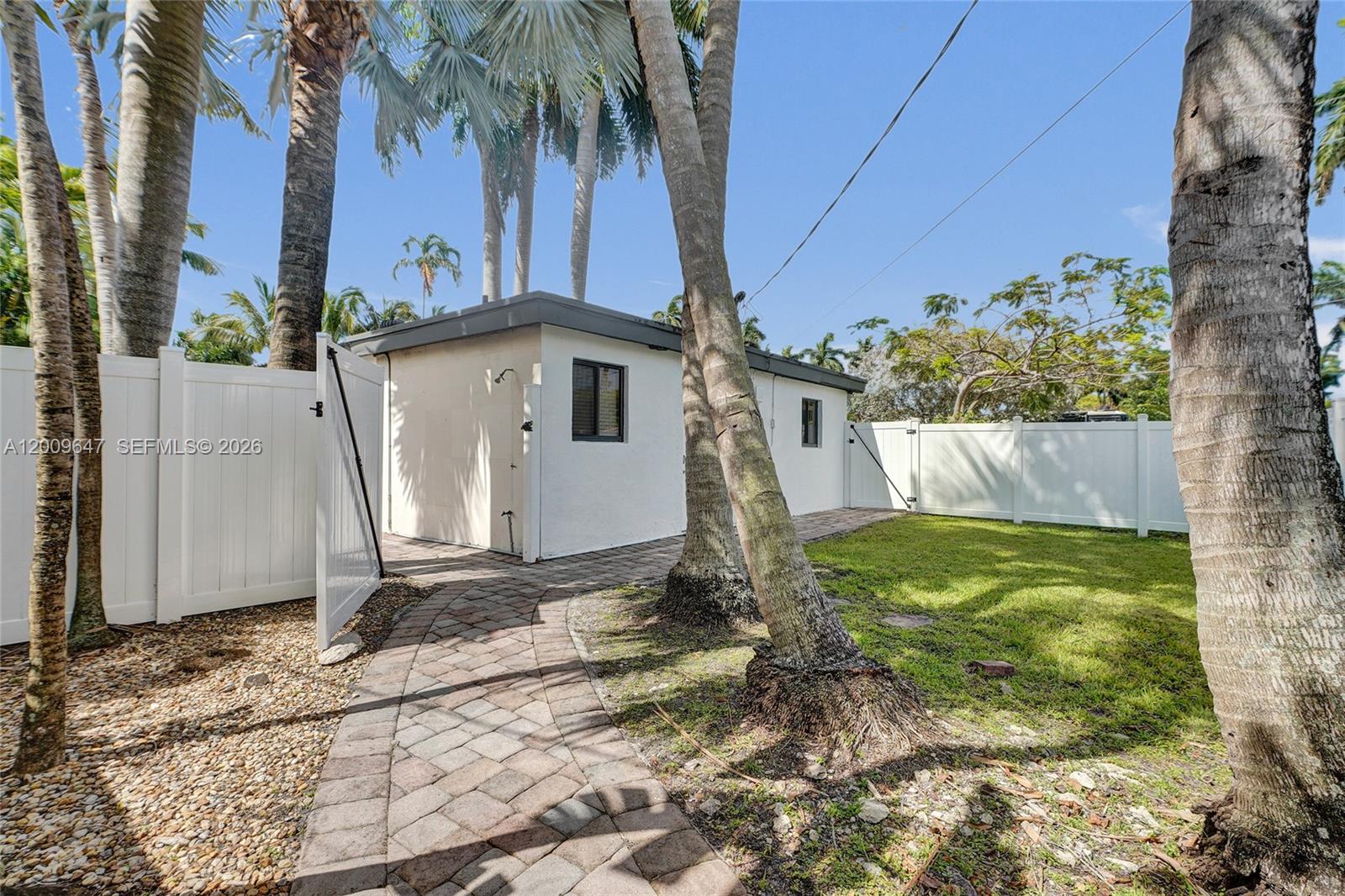 HOLLYWOOD LAKES SECTION - Residential