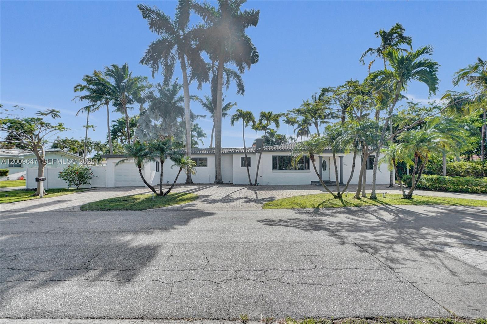 HOLLYWOOD LAKES SECTION - Residential