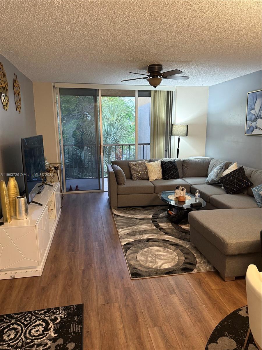 CYPRESS CHASE NORTH NO 4 - Residential