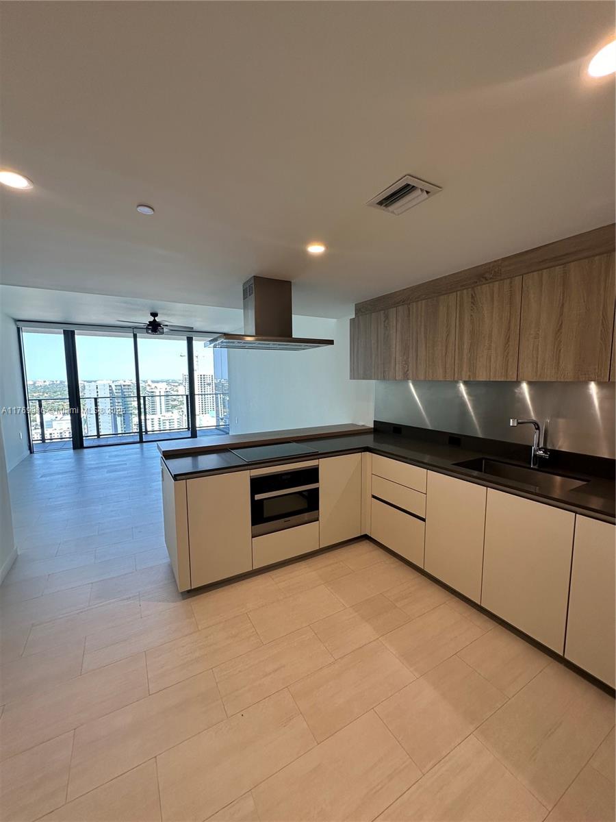Rental Property at 1000 Brickell Plz 2904, Miami, Broward County, Florida - Bedrooms: 1 
Bathrooms: 1  - $4,800 MO.