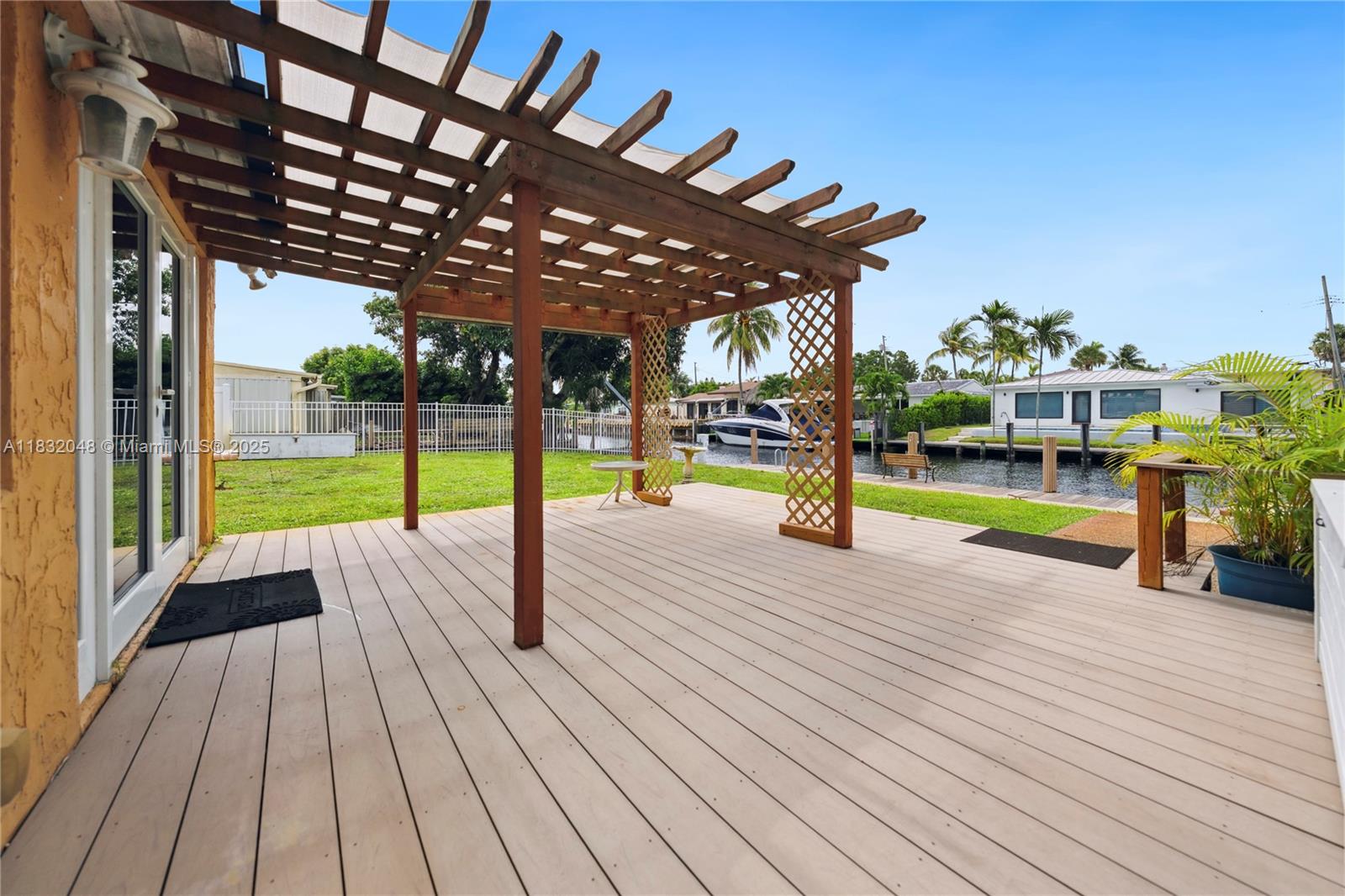 1328 Mango Isle