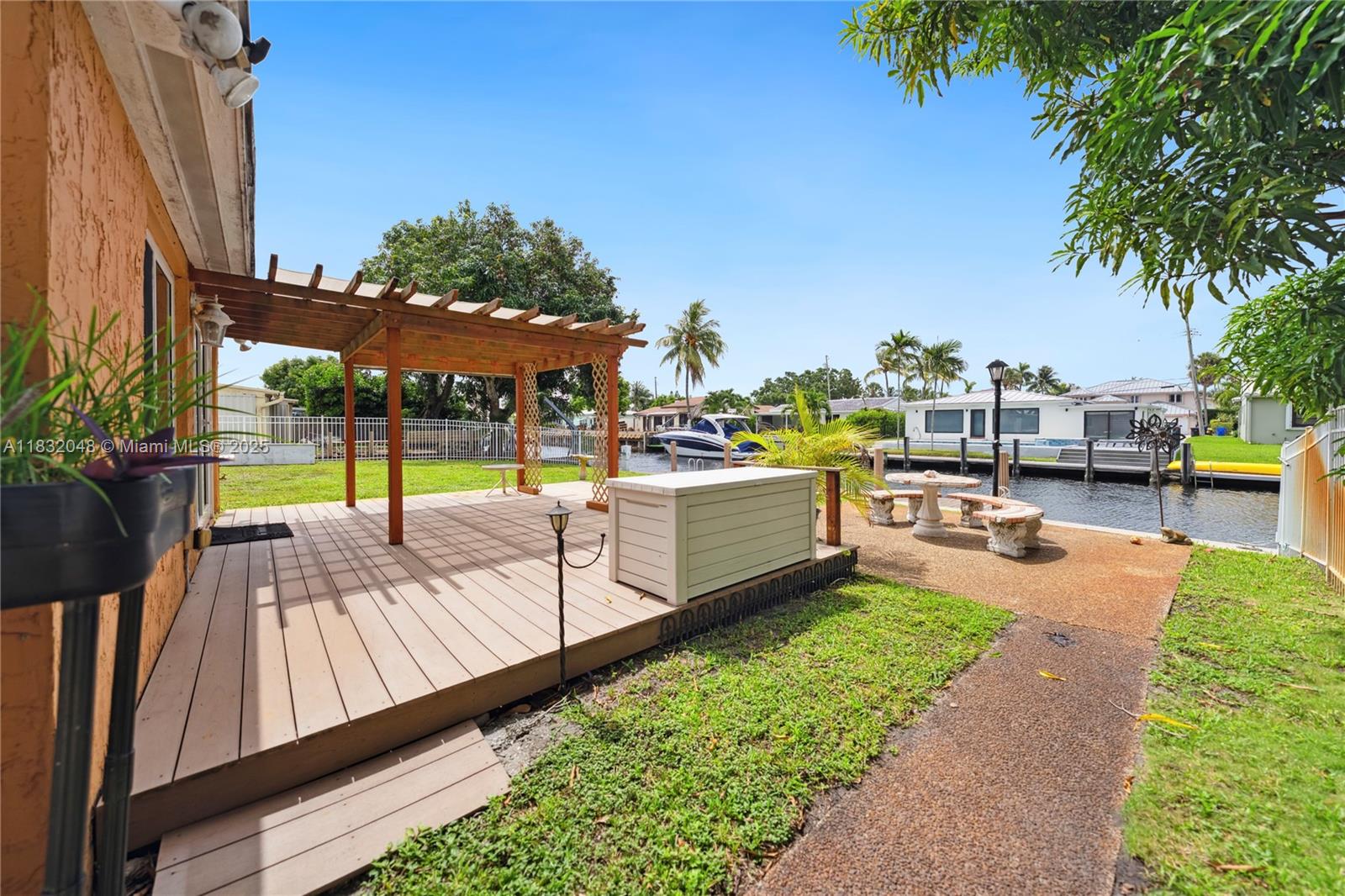 1328 Mango Isle