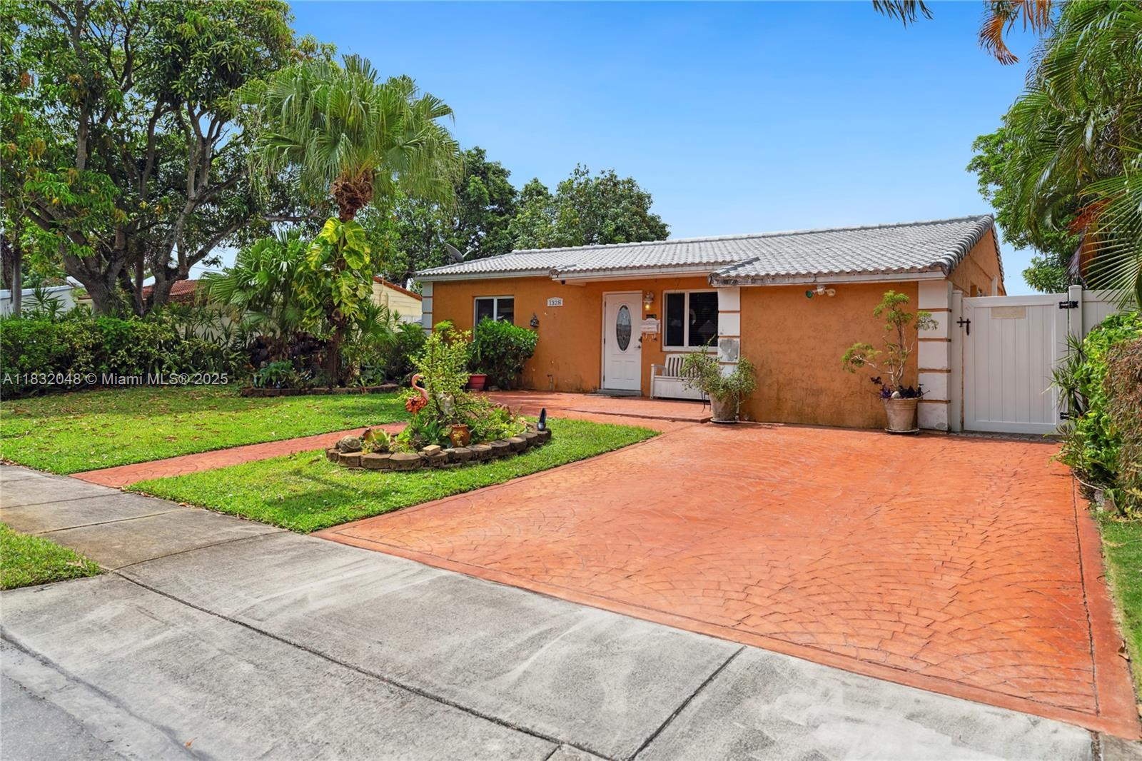 1328 Mango Isle