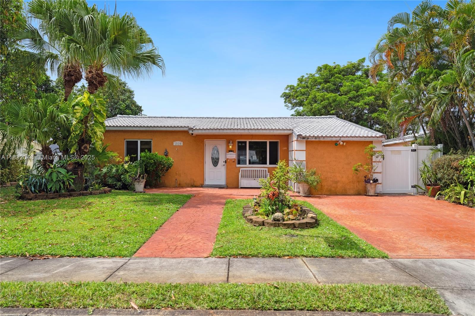 1328 Mango Isle