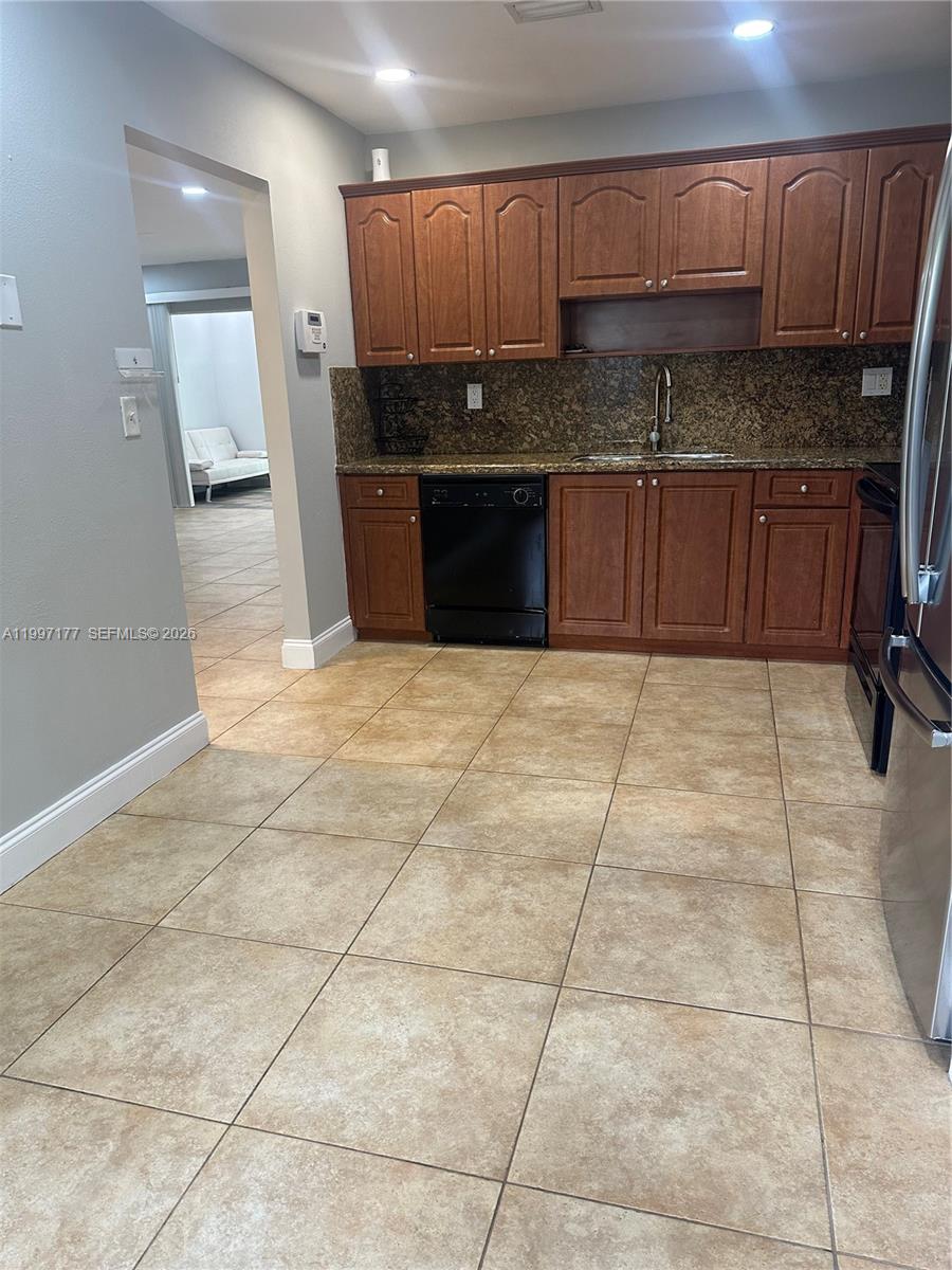 LA JOLLA WEST - Residential Lease