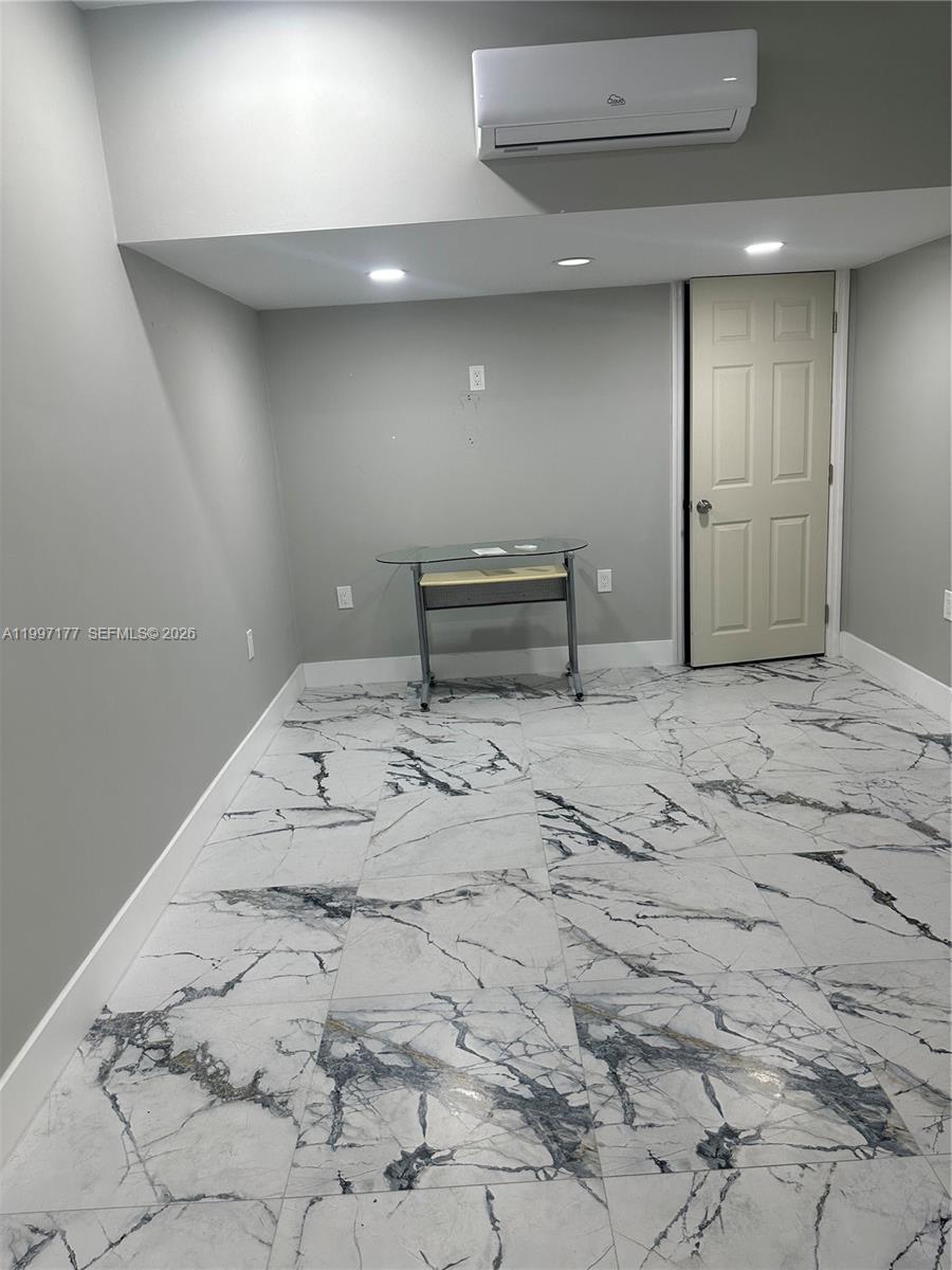 LA JOLLA WEST - Residential Lease