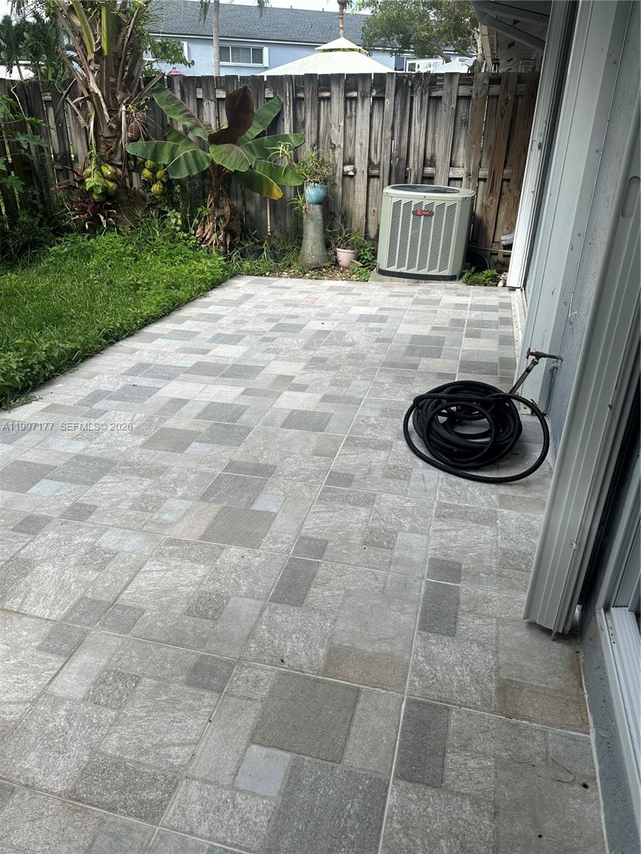 LA JOLLA WEST - Residential Lease