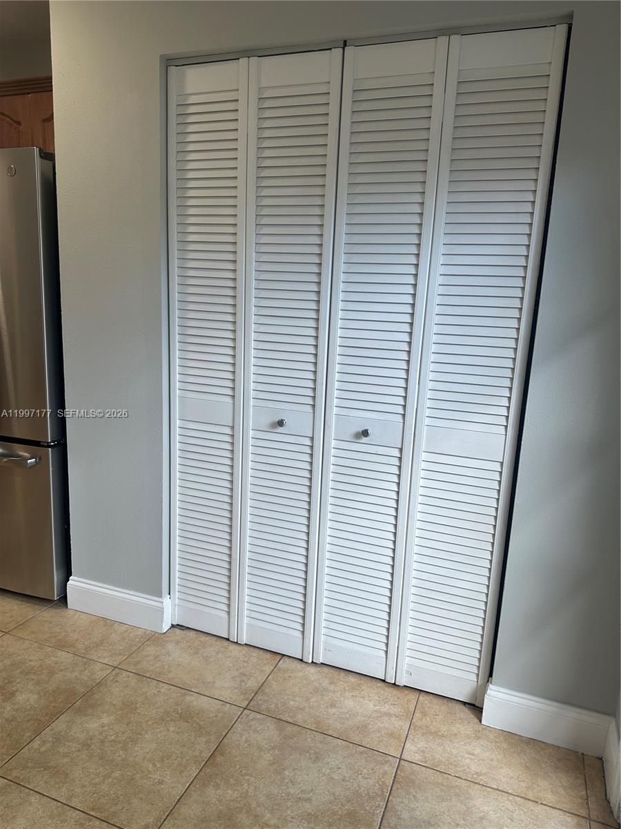 LA JOLLA WEST - Residential Lease