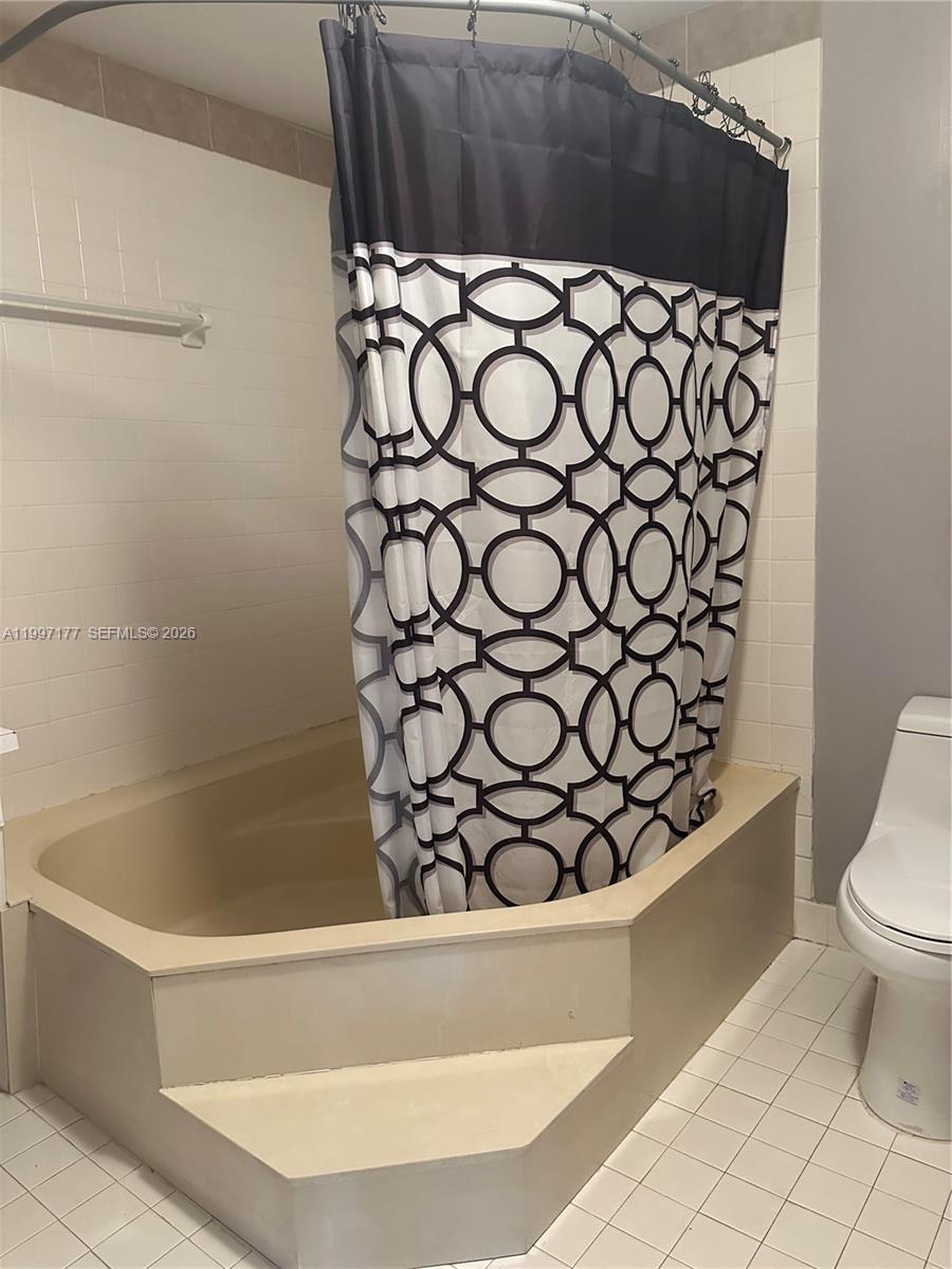 LA JOLLA WEST - Residential Lease