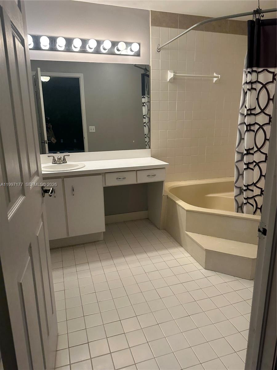 LA JOLLA WEST - Residential Lease