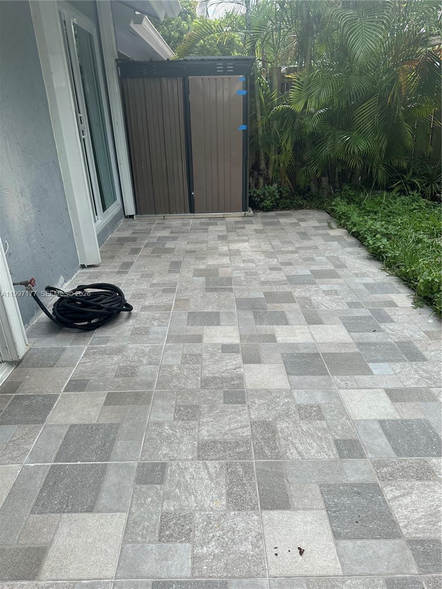 LA JOLLA WEST - Residential Lease