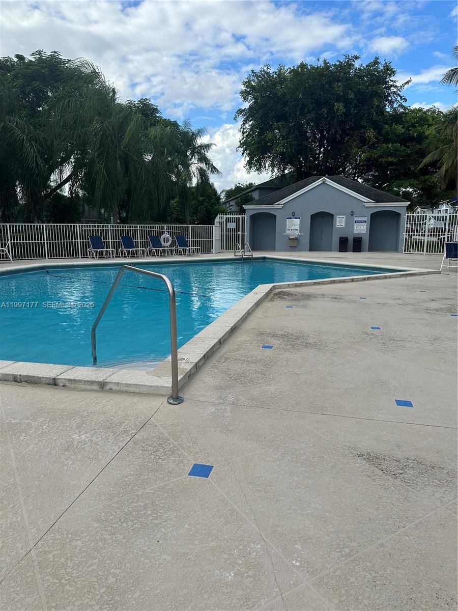 LA JOLLA WEST - Residential Lease