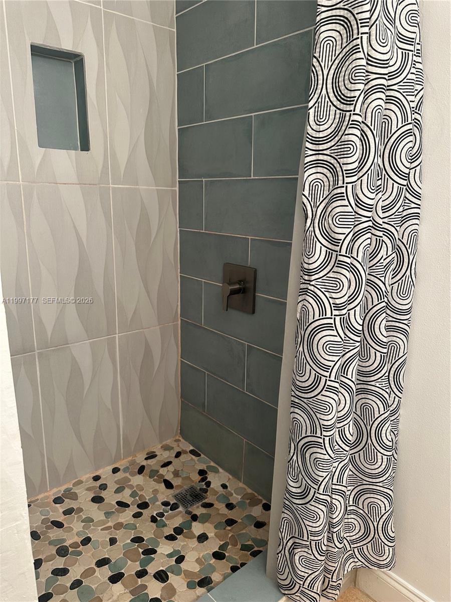 LA JOLLA WEST - Residential Lease