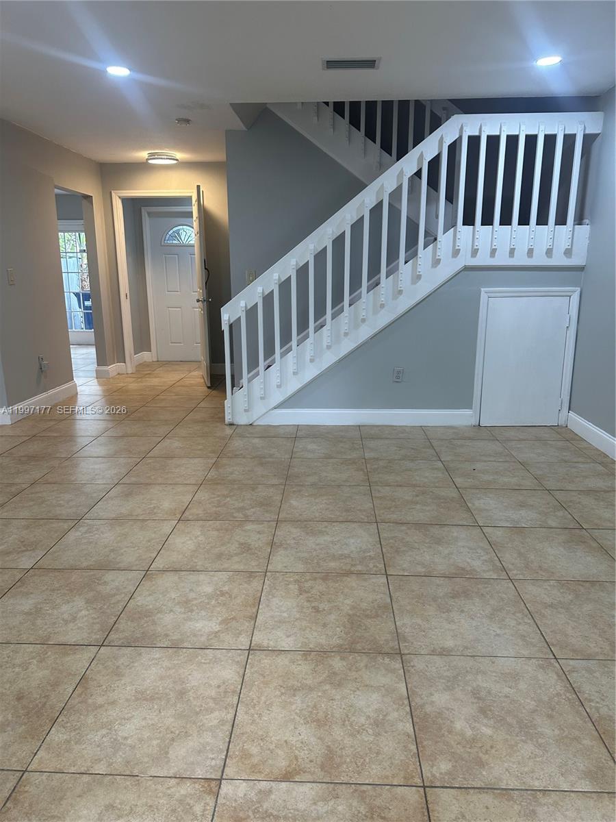 LA JOLLA WEST - Residential Lease