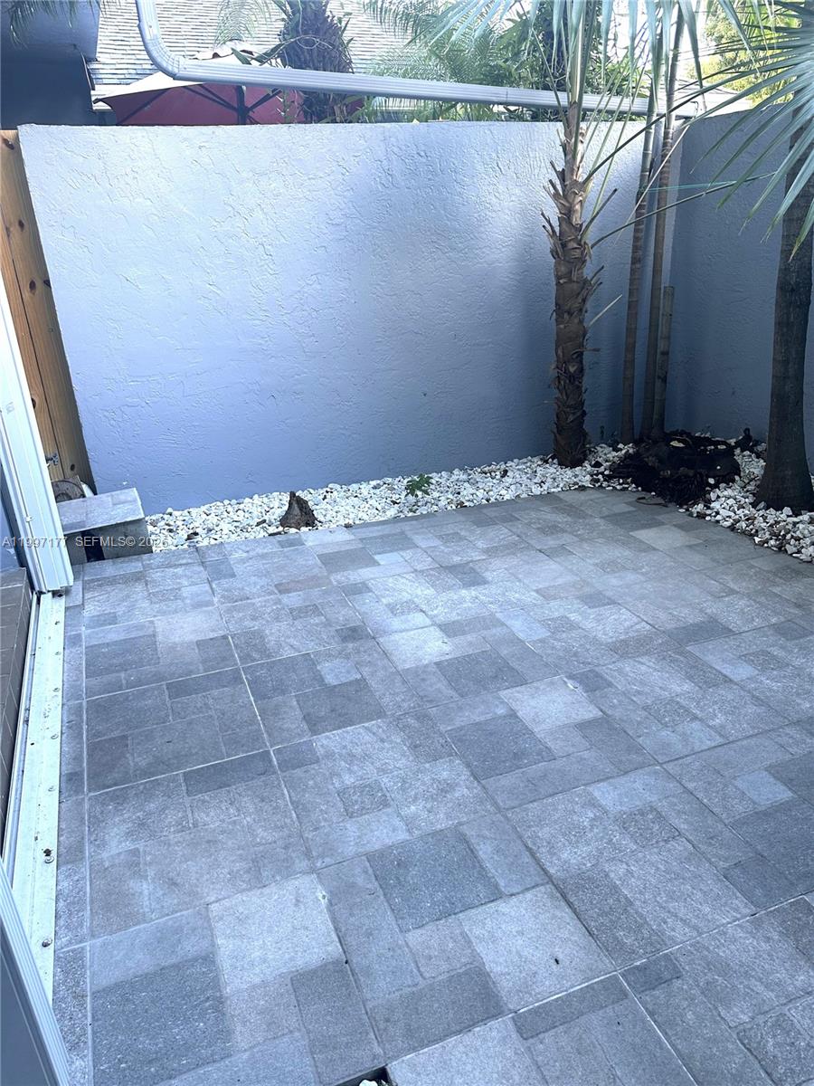 LA JOLLA WEST - Residential Lease